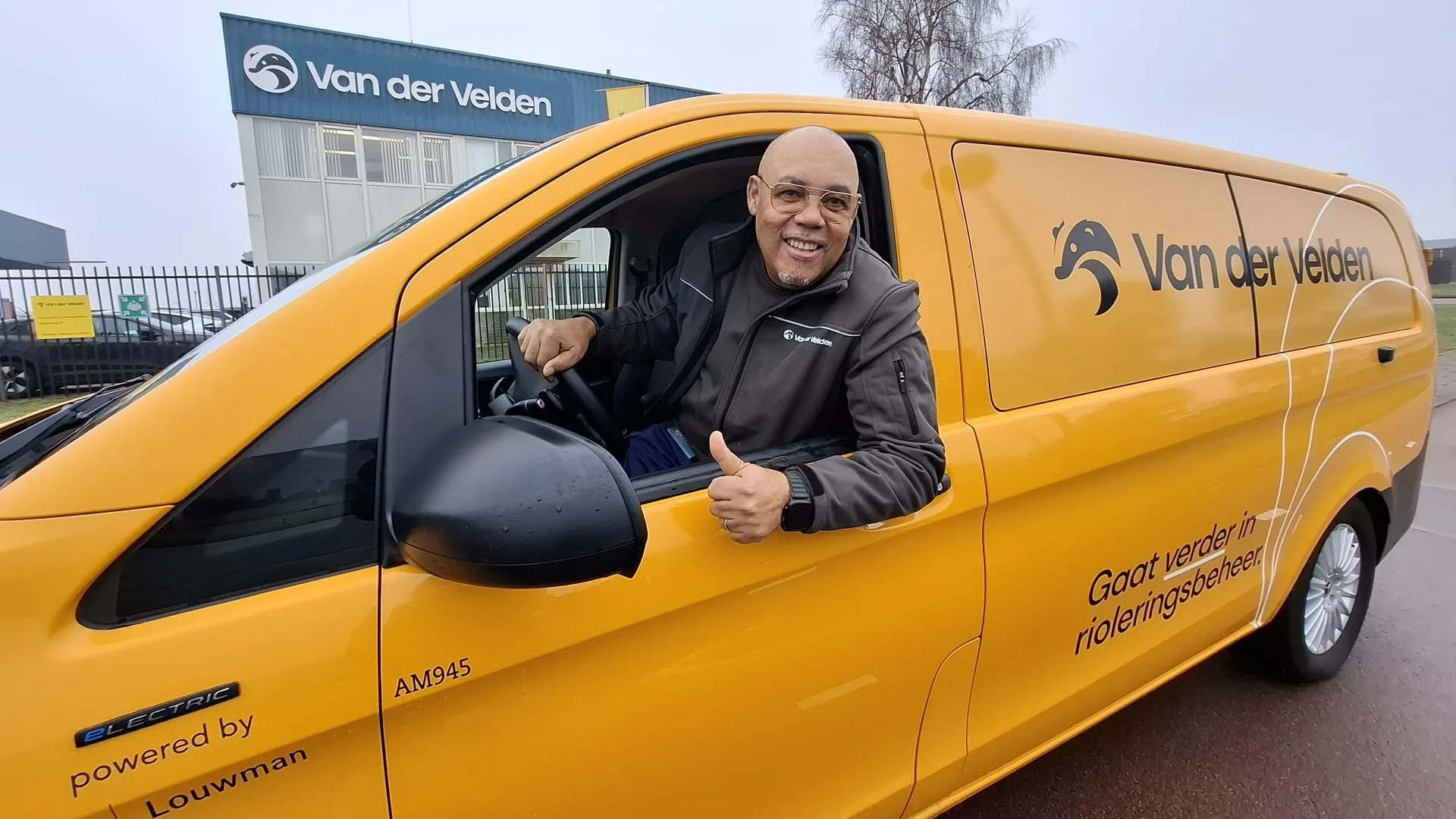 <p>Celestino ging van adres tot adres naar werken op een <u>vaste locatie.</u></p>